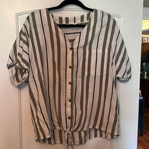 Time and Tru button up shirt